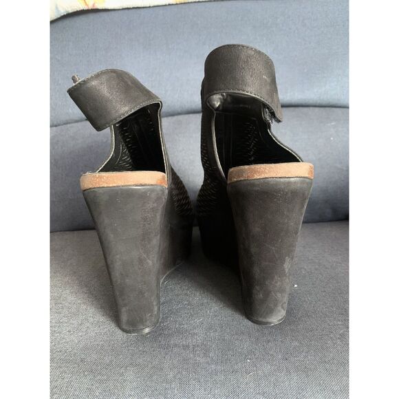 Vince Camuto VC Lavette Black Nubuck Perforated Peep Toe Block Heel Size 7 - Picture 10 of 12